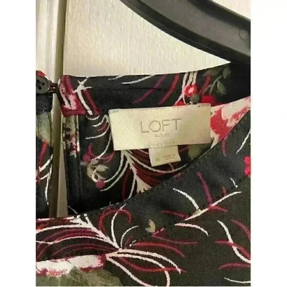 LIKE NEW
LOFT women’s black‎ floral ruffle sleeve top/blouse, medium - Picture 4 of 5